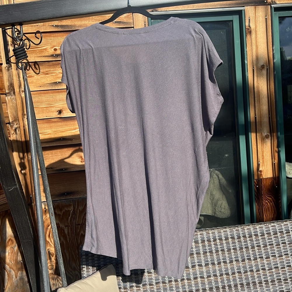 Athleta Threadlite ASYM Relaxed Asymmetrical Short Sleeve Jersey T-Shirt Small - Picture 13 of 15